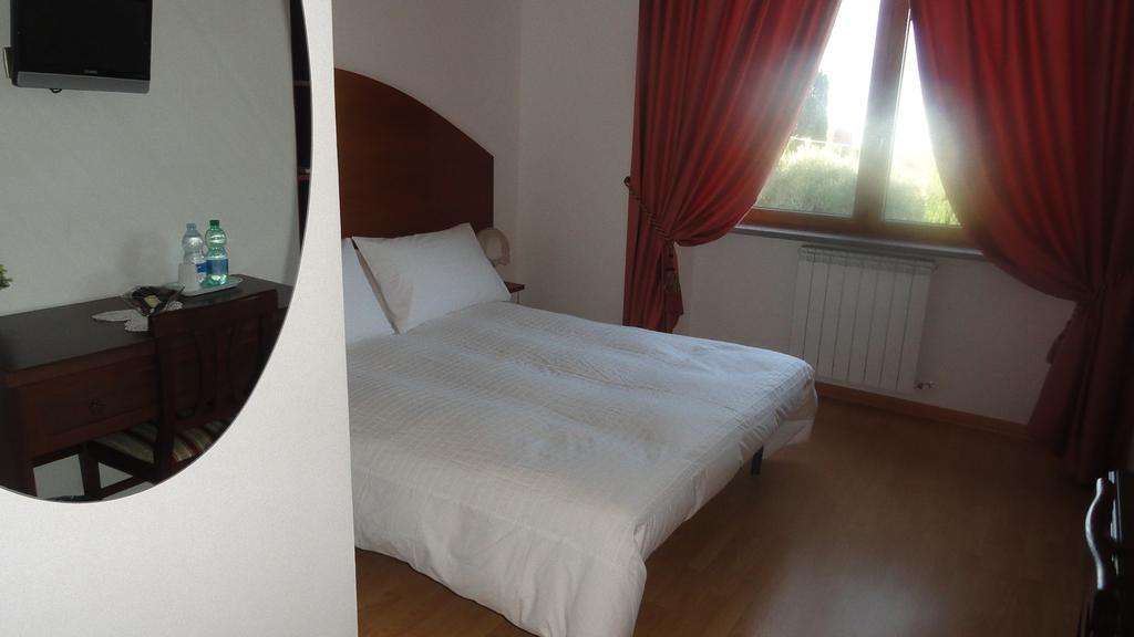 Bed And Breakfast La Corte Degli Ulivi Чивитавекия Стая снимка