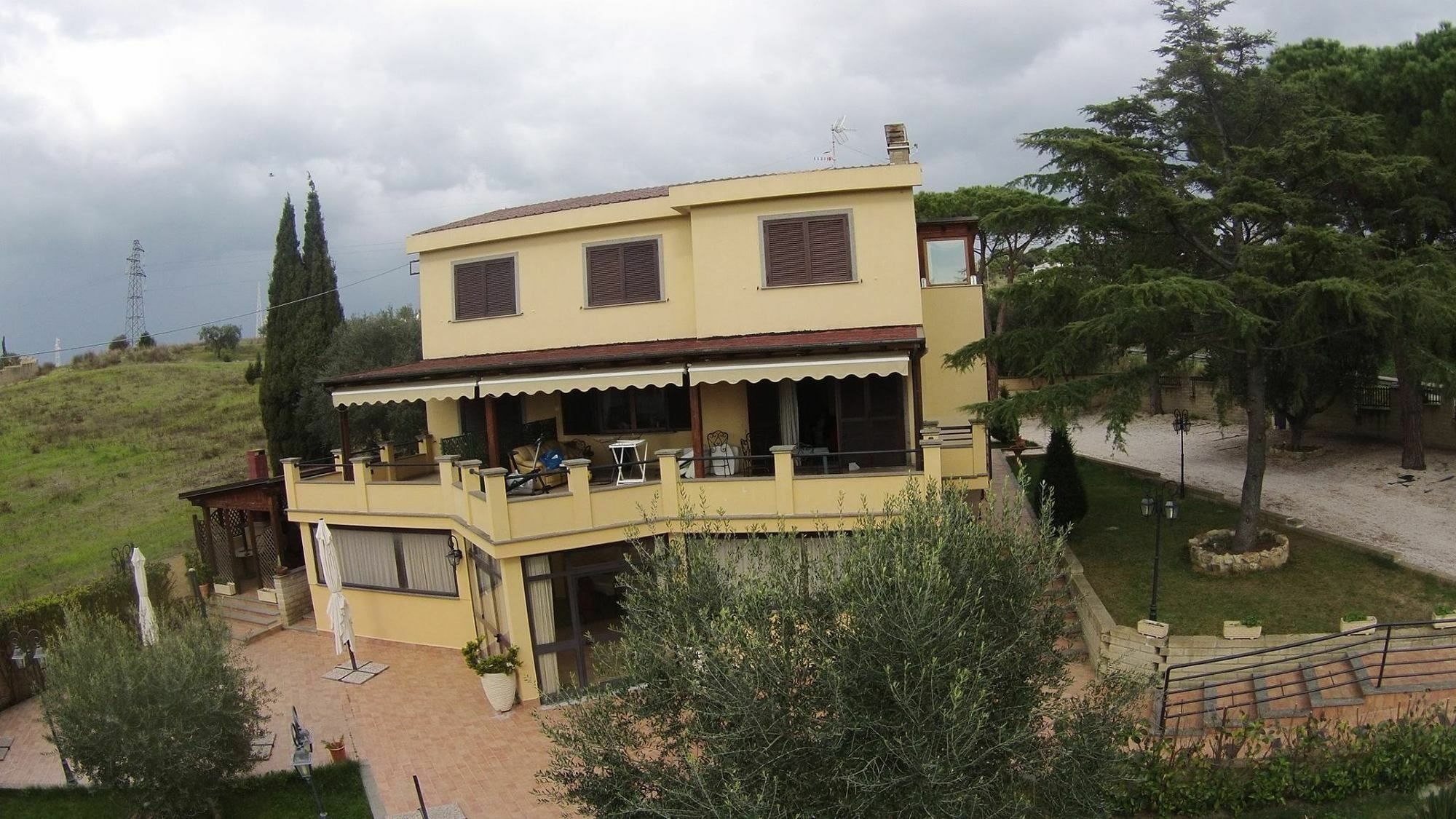 Bed And Breakfast La Corte Degli Ulivi Чивитавекия Екстериор снимка