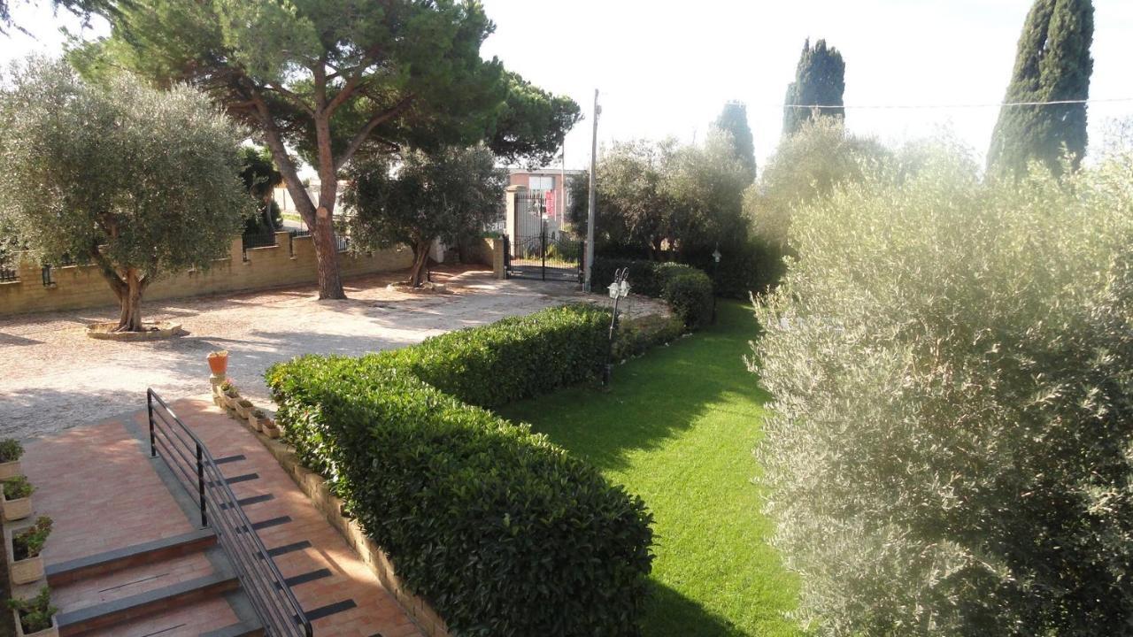 Bed And Breakfast La Corte Degli Ulivi Чивитавекия Екстериор снимка