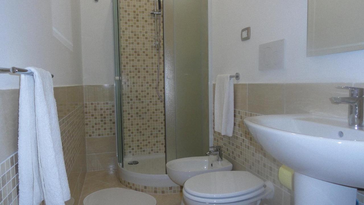Bed And Breakfast La Corte Degli Ulivi Чивитавекия Стая снимка